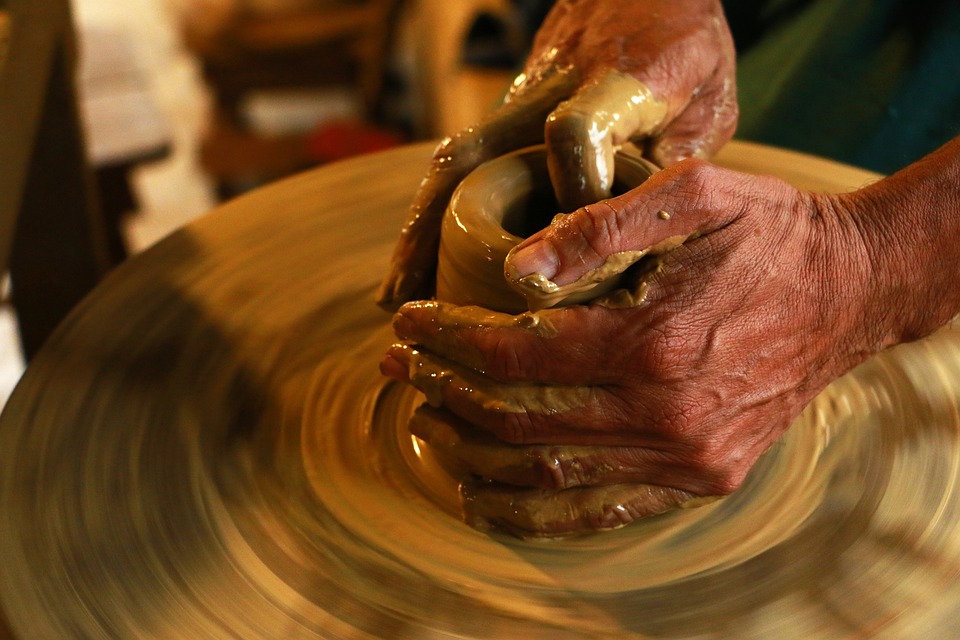 Keramiku zvládne profesionální člověk. 